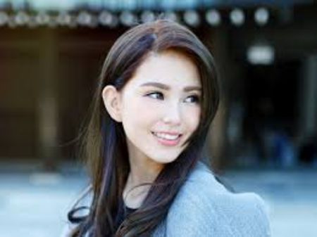 Hannah Quinlivan in a blue sweater poses for a picture.